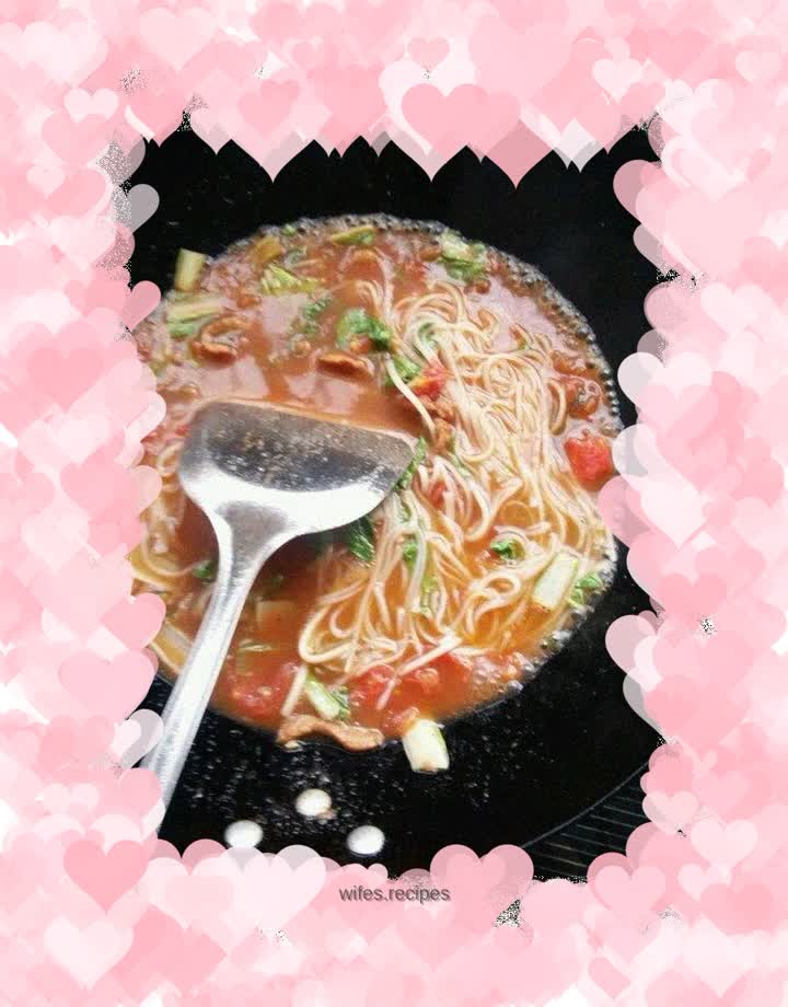 Thin tomato noodle soup