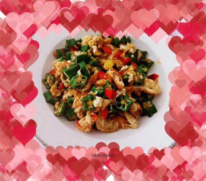 Fried okra with chopped pepper and egg