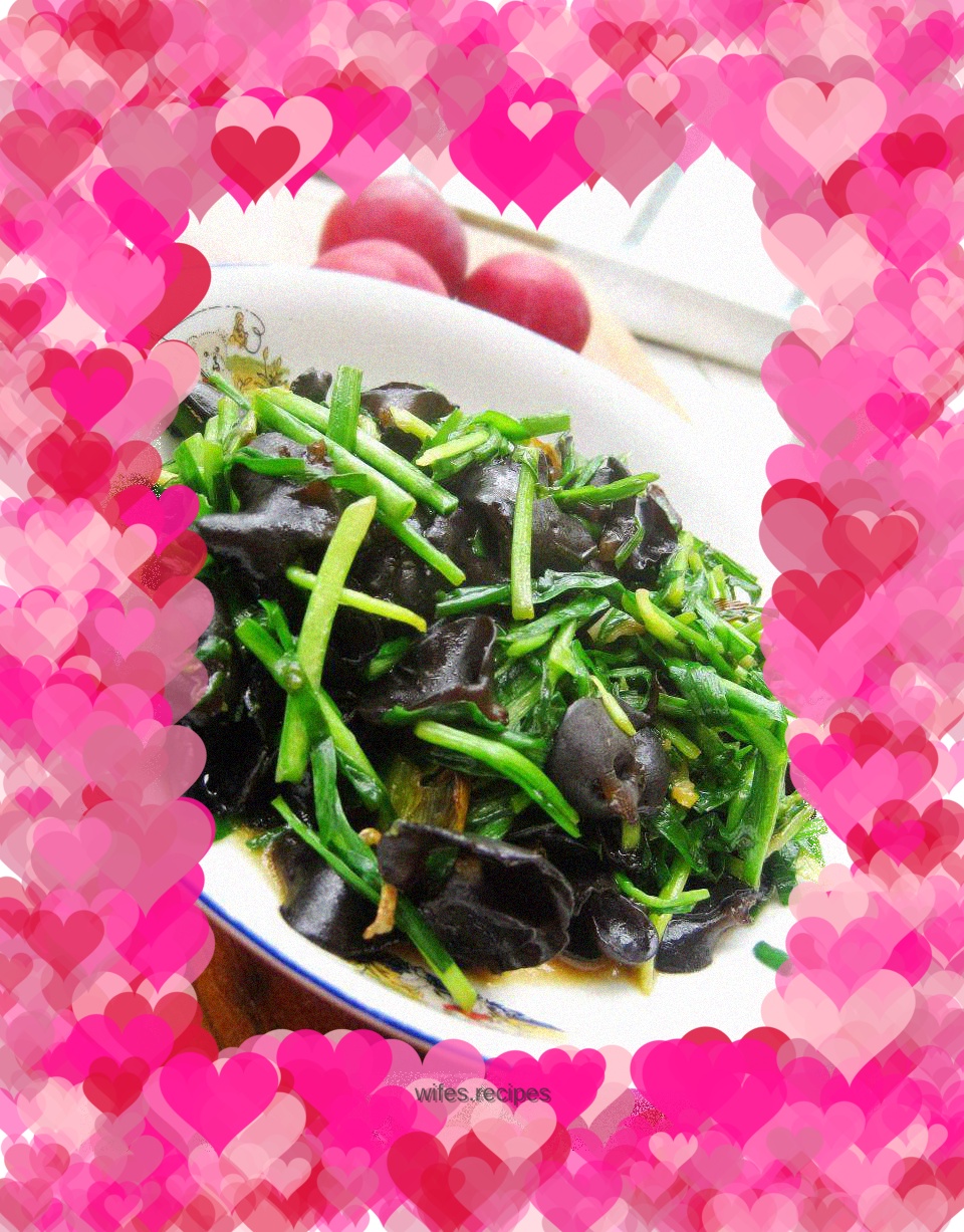 Stir-fried fungus with leeks