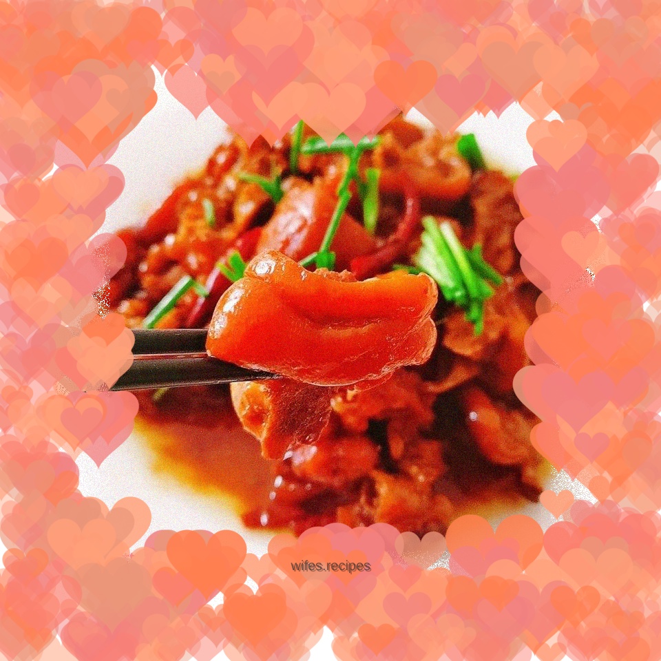 Braised pork trotters