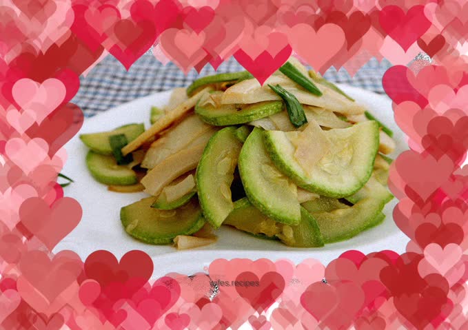 Stir-fried zucchini and bamboo shoots
