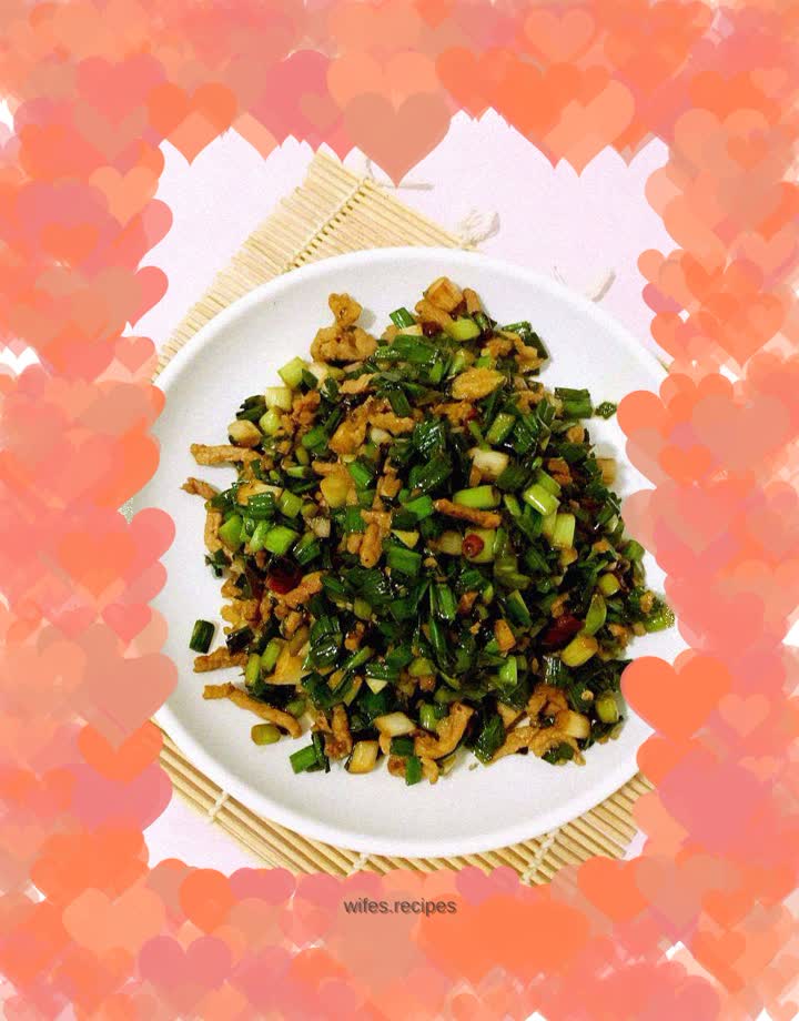 Stir-fried shredded pork with garlic sprouts