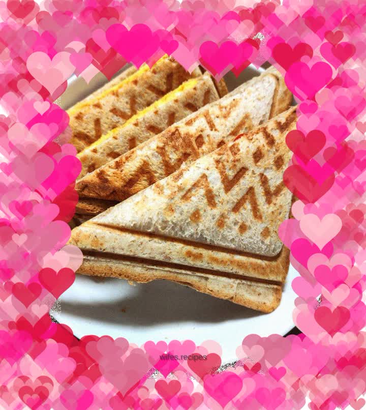 Two-color egg pancake sandwich