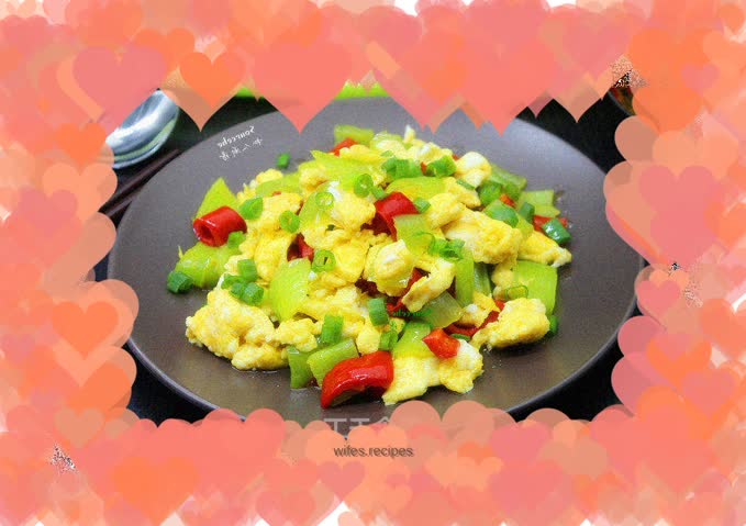 Scrambled eggs with colored peppers