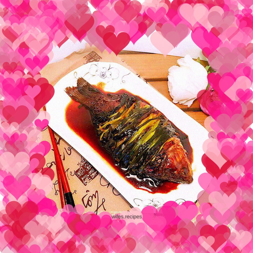 Grilled crucian carp with green onions