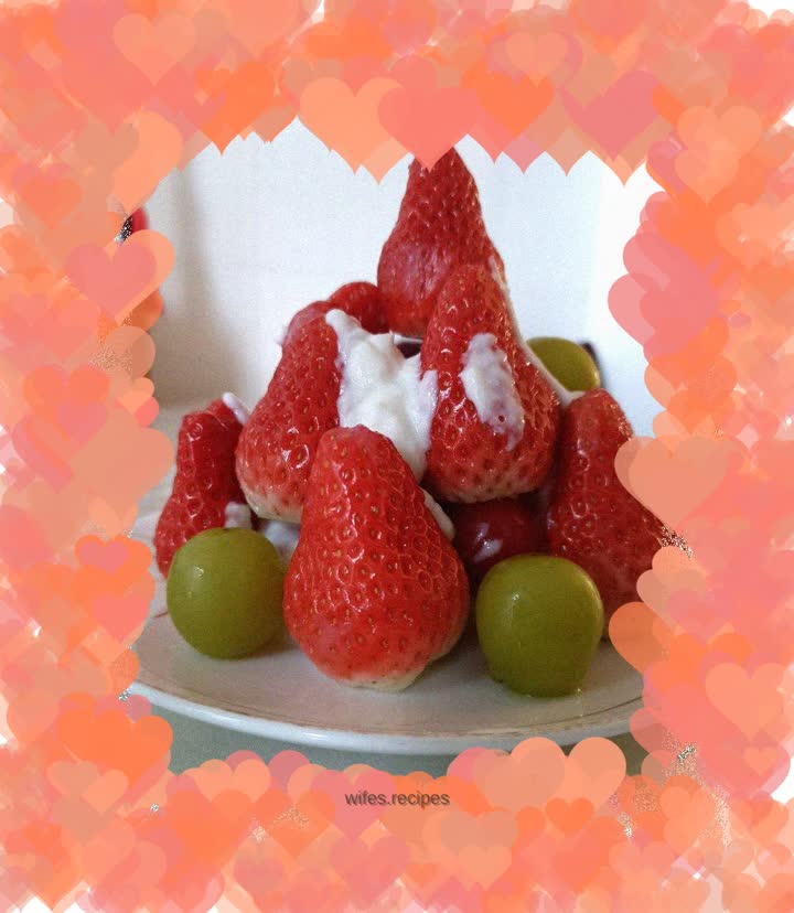 Yogurt and strawberry tart