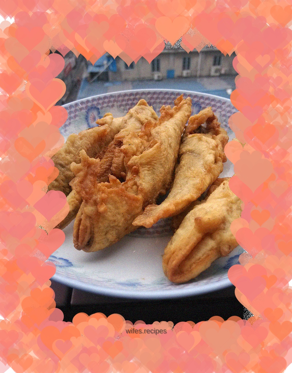 Dry fried small yellow croaker