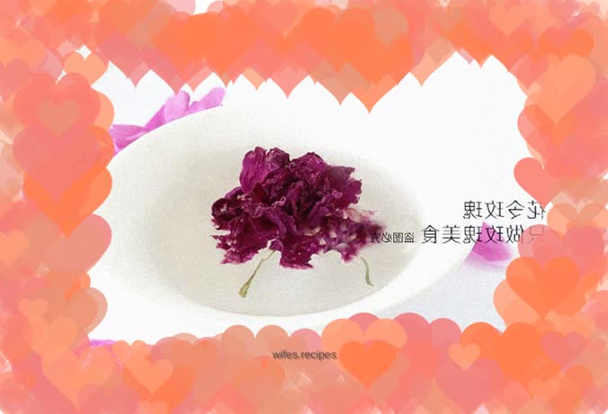 Remove freckles, whiten and treat dysmenorrhea. Make a cup of rose crown tea