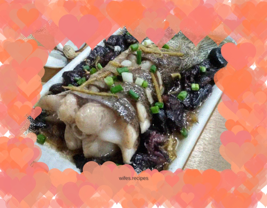 Steamed fish tail with olive wedges