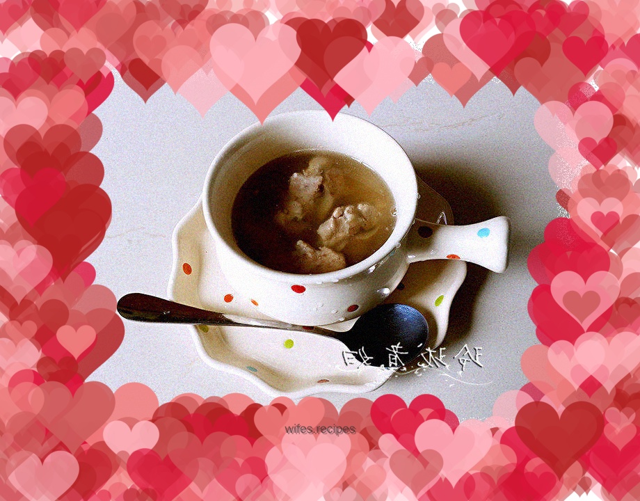 Chicken bone, grass and pork bone soup