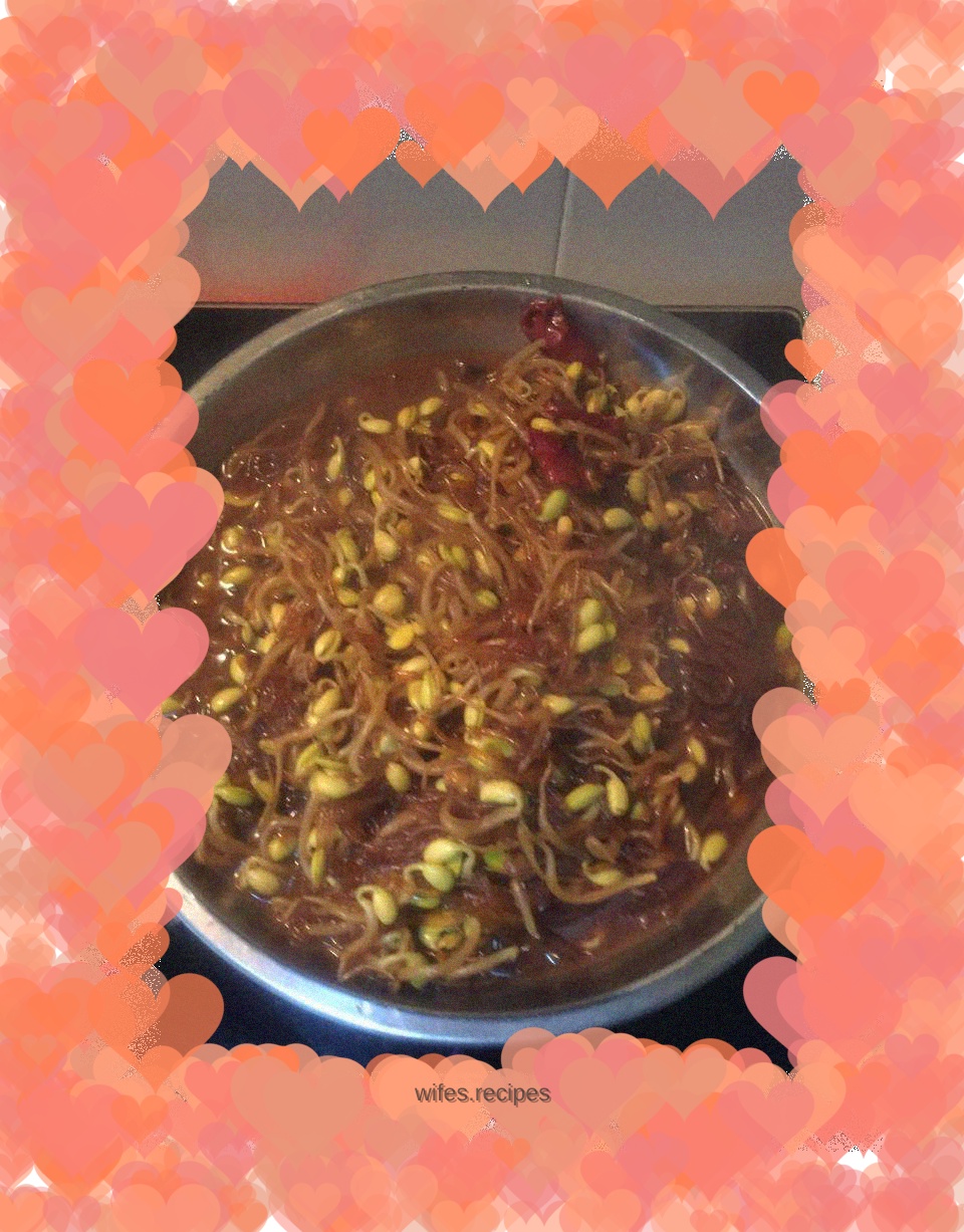 Fried vermicelli with bean sprouts