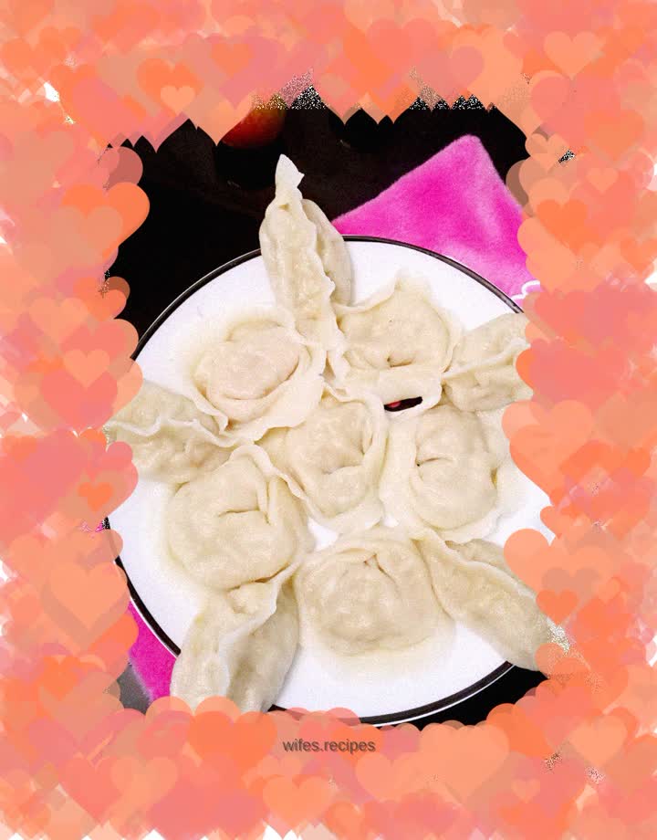Yuanbao and willow leaf dumplings stuffed with celery and pork