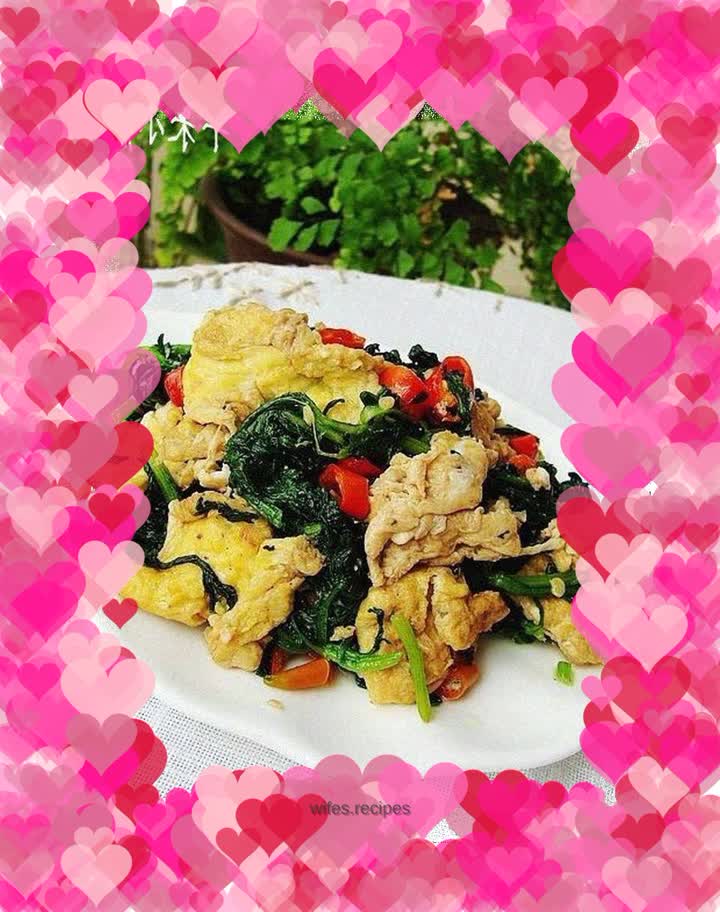 Scrambled eggs with chrysanthemum leaves