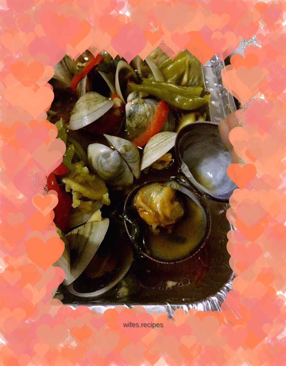 Grilled clams with dragon bone soup noodles