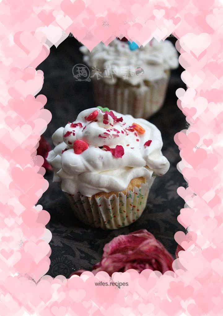 Send beauty in the new year - cream rose cake