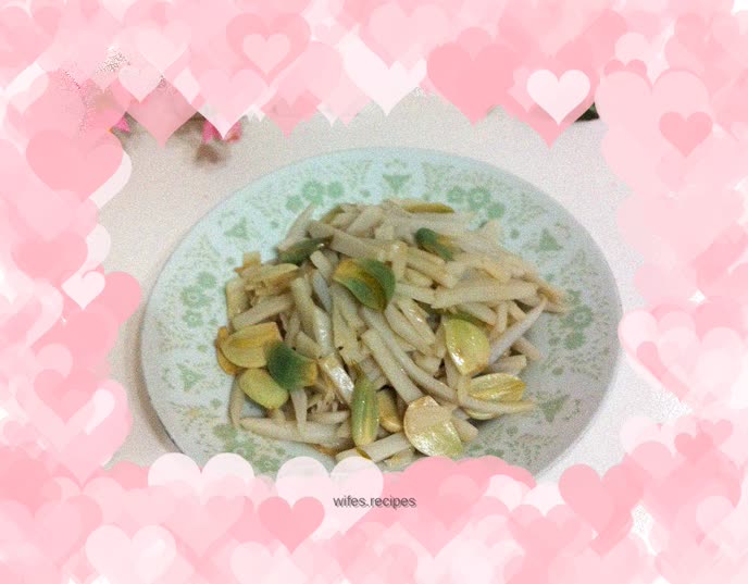Stir-fried lotus root with Laba garlic