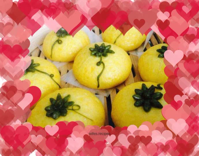 Pumpkin steamed buns