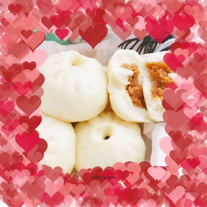 Lotus paste stuffed buns