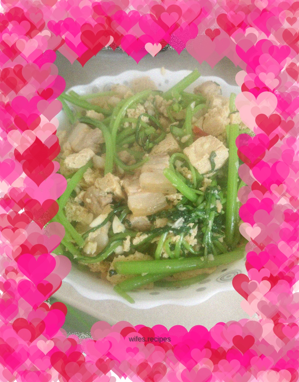 Stir-fried frozen tofu with chrysanthemum chrysanthemum