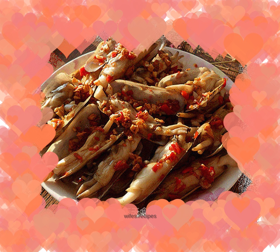 Steamed fresh razor clams with minced pepper and garlic