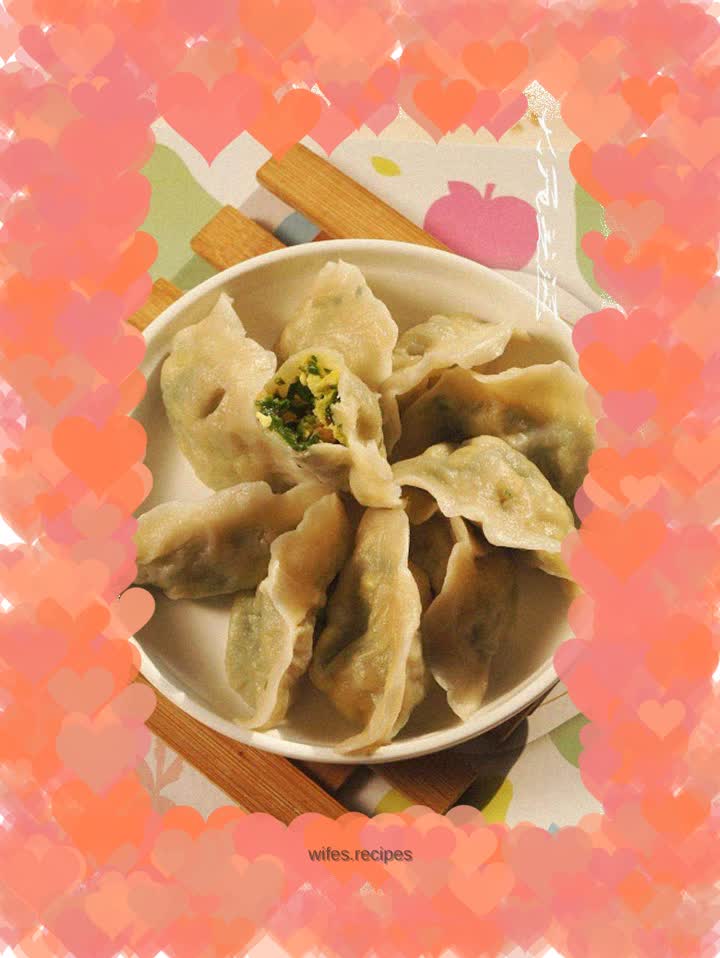 Dumplings stuffed with sea rice, chives and goose eggs