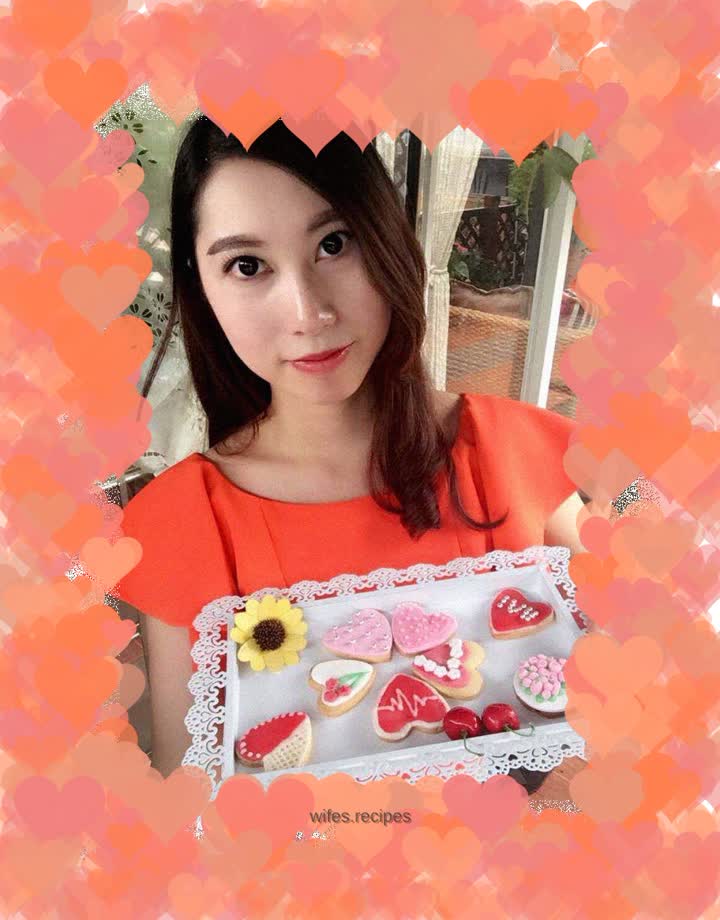 Beautiful cook Xiaoxiao, the work "Little Biscuits of Love"