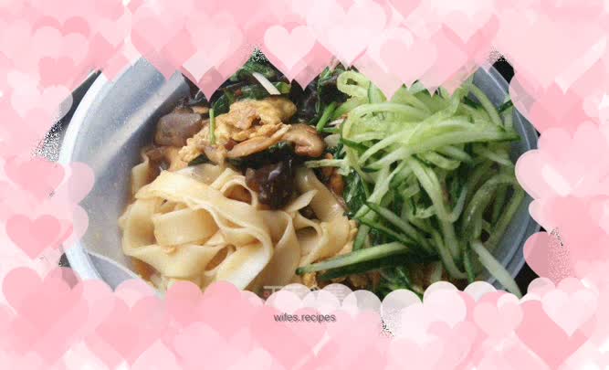 Braised noodles with mushrooms and eggs