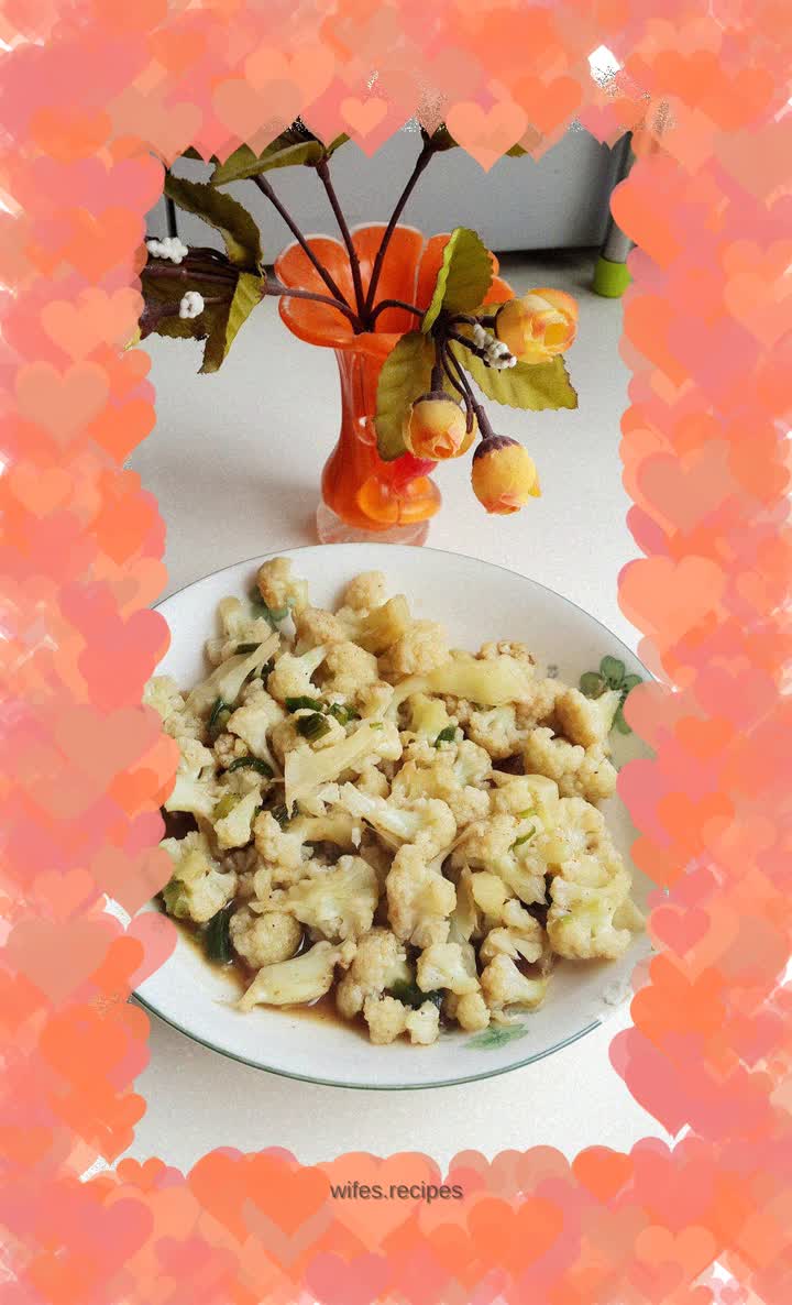 Braised green onion, coriander and cauliflower in stock