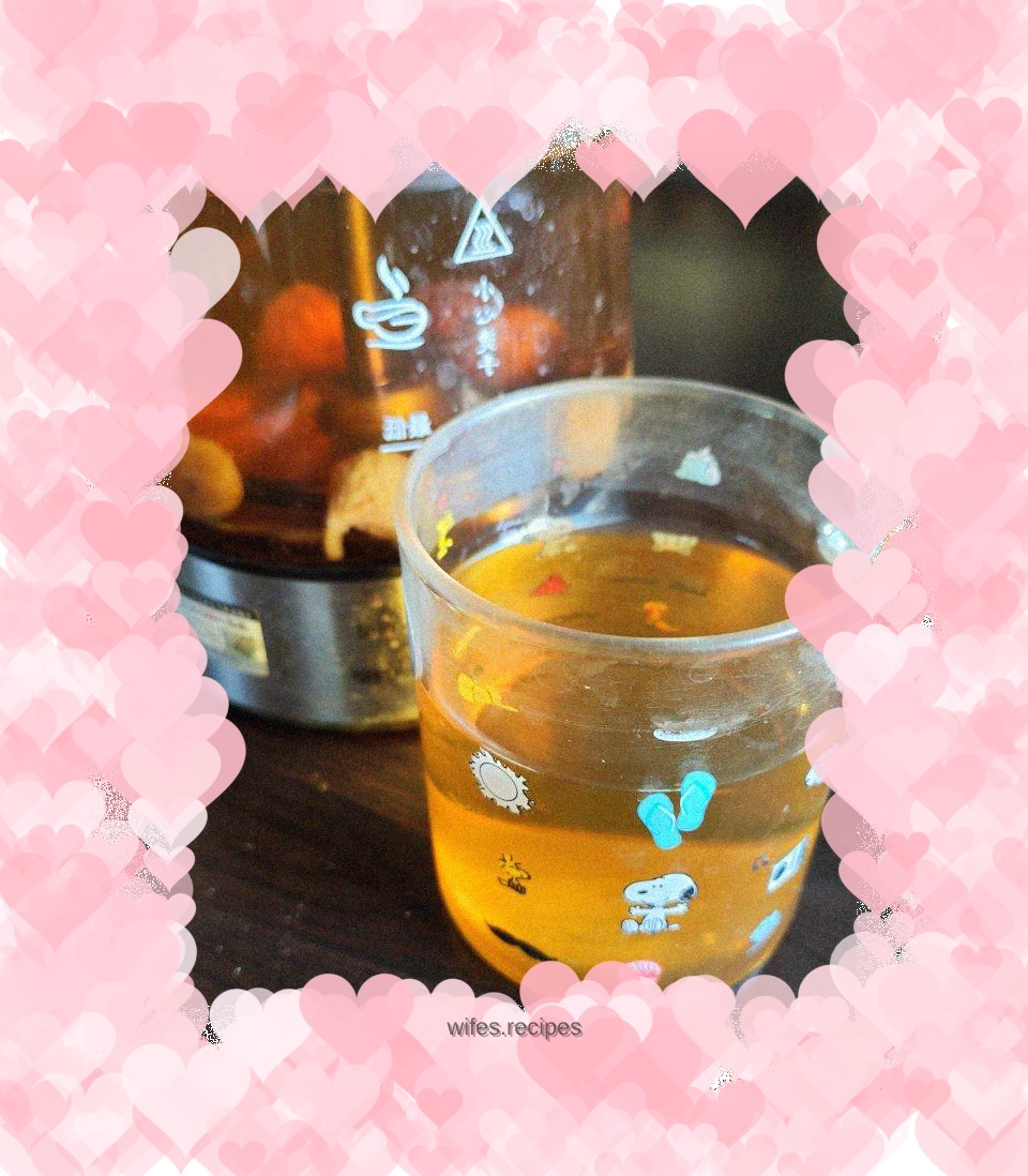 Fig, chrysanthemum and golden flower summer tea