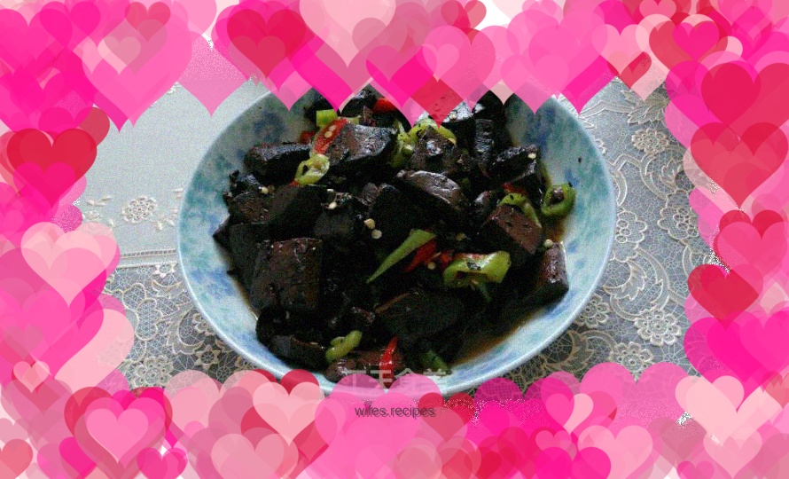 Fried pork blood with chili pepper