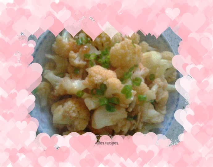 Stir-fried cauliflower with tomatoes