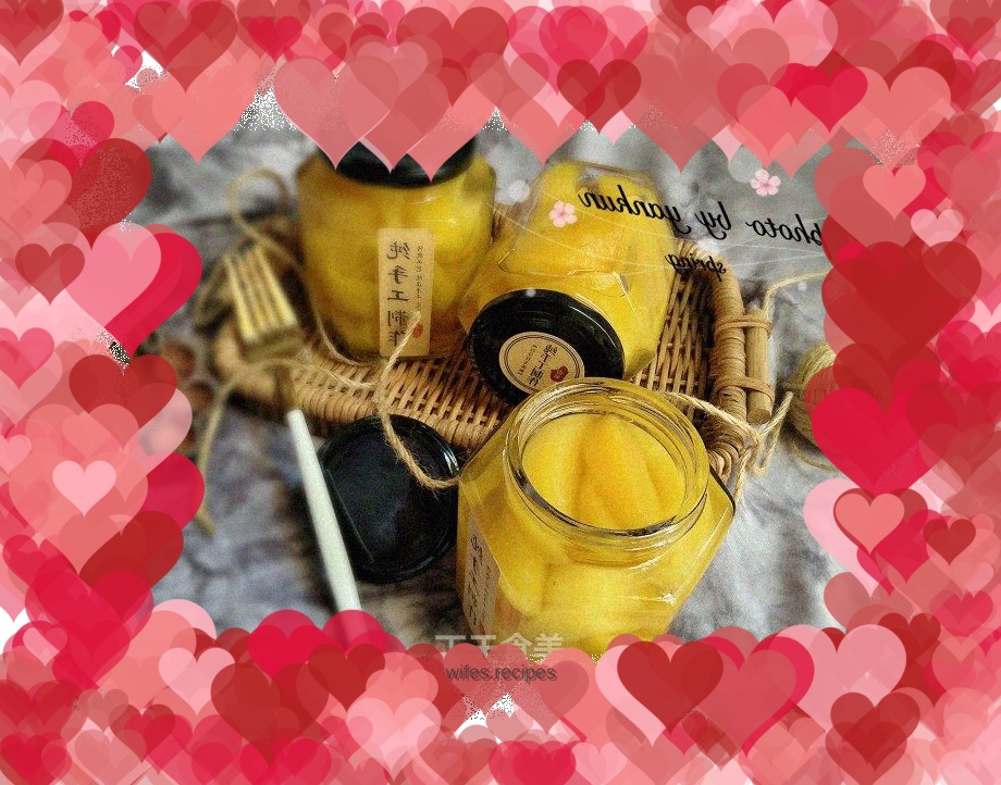 Homemade canned yellow peaches