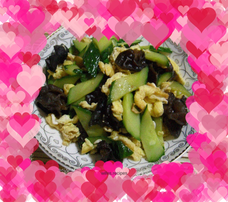 Scrambled eggs with cucumber and fungus