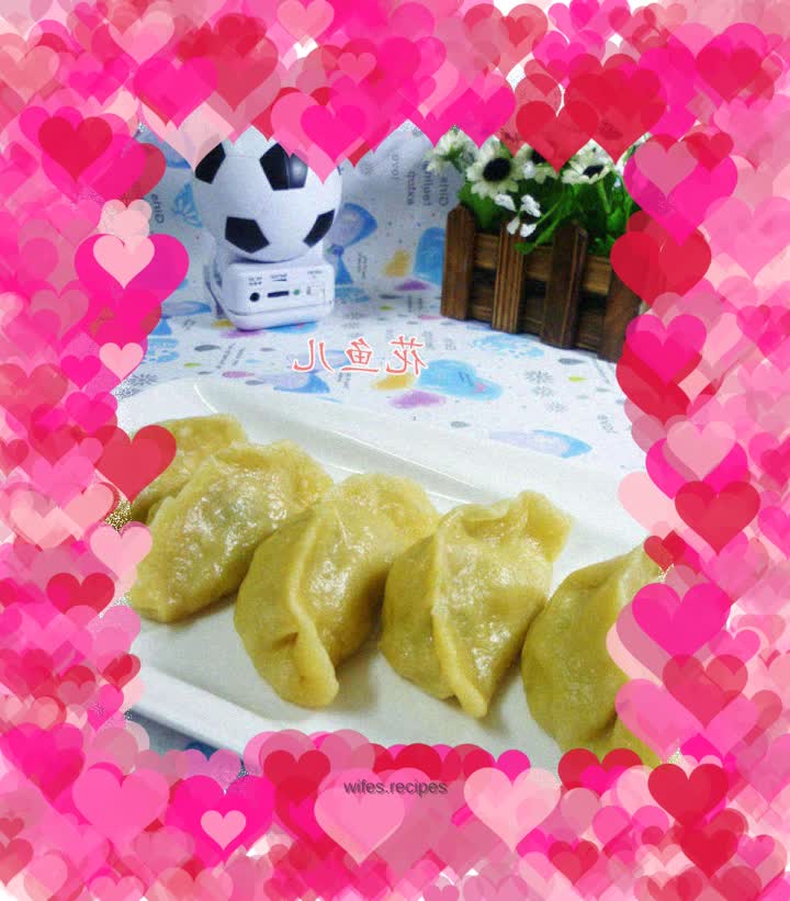 Steamed cornmeal dumplings stuffed with pickled mustard, parsley and meat