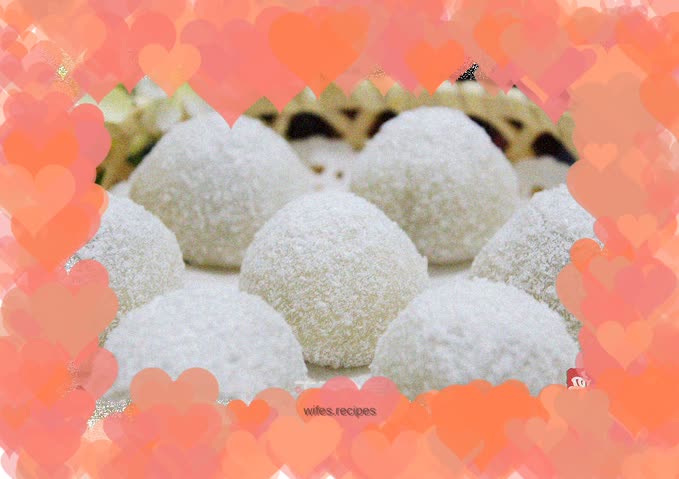 Winter Lover—Glutinous Rice Cake with Shredded Coconut