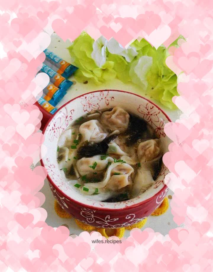 Chicken soup and fresh meat wontons