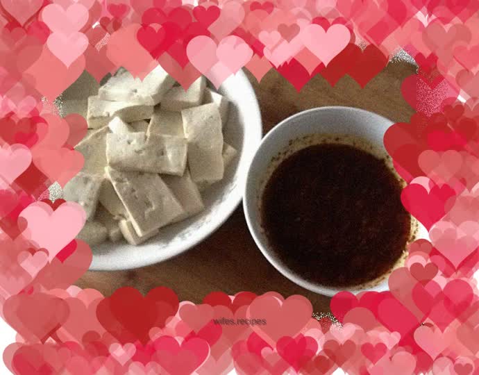 Tofu dipped in sauce