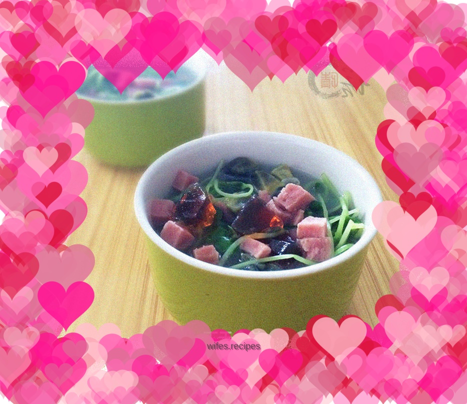 Preserved Egg, Ham and Bean Sprouts Soup