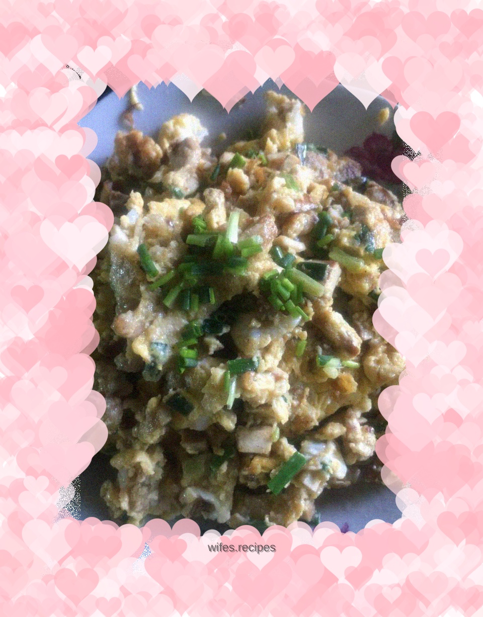 Scrambled eggs with dried meat