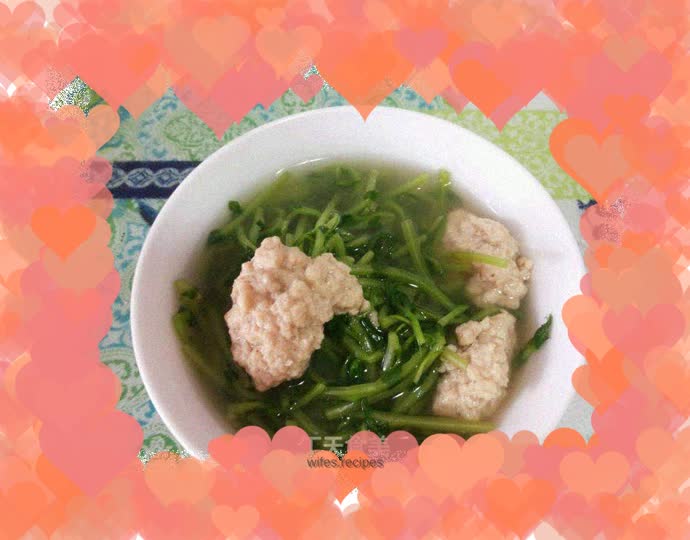 Bean sprouts and meatball soup