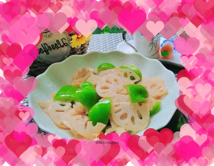 Fried lotus root slices with green pepper