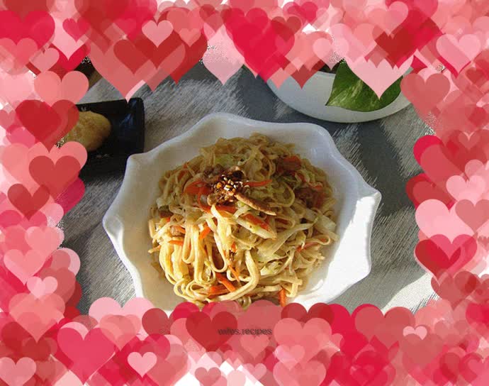 Fried noodles with seasonal vegetables