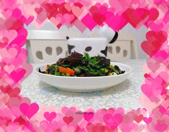 Stir-fried spinach with fungus