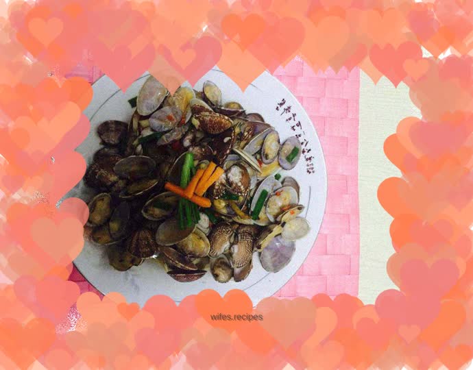 Home-cooked food-wine-flavored clams