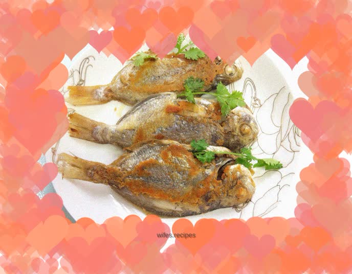 Dry fried sea fish (crucian carp)