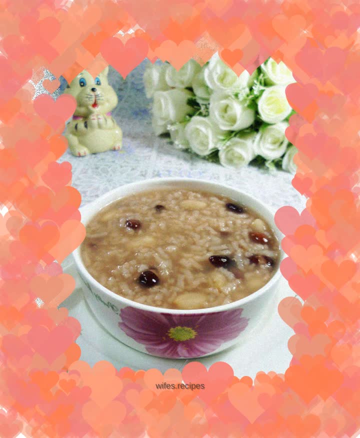 Peanut kernel red bean rice porridge
