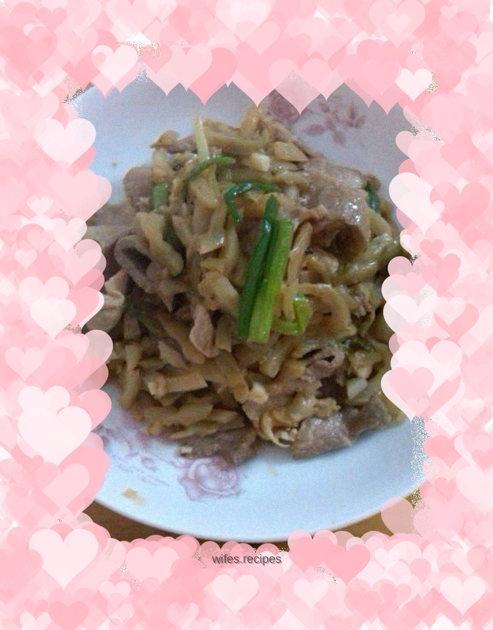 Stir-fried pork slices with onion and pickled mustard