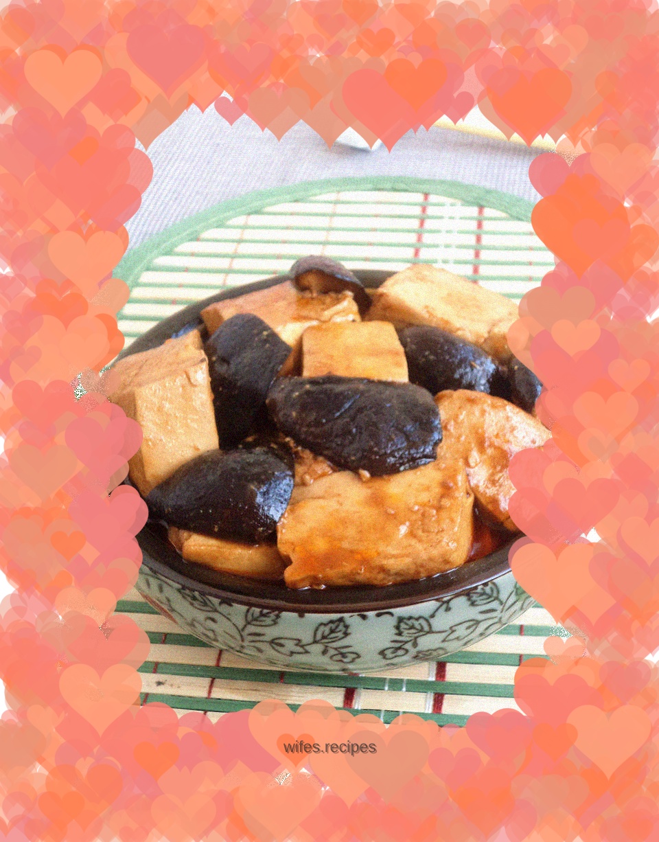 Tofu stewed with mushrooms