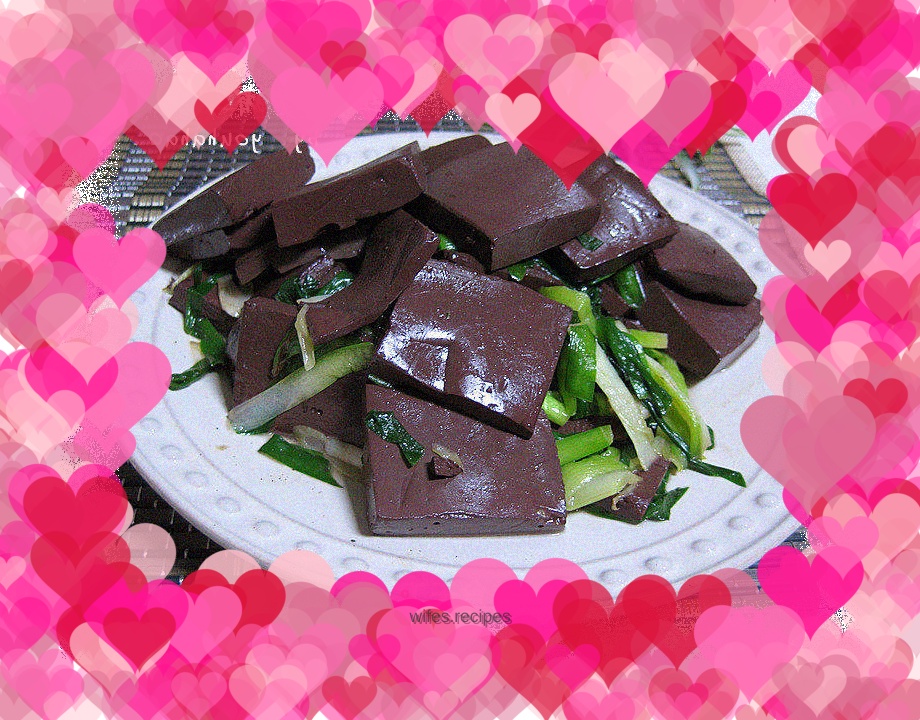 Fried pork blood with leeks