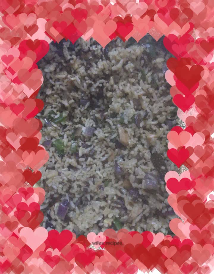 Fried rice with pork sausage, olives and vegetables